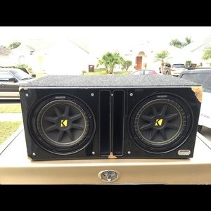 2 12’ Subwoofers Kicker Comp